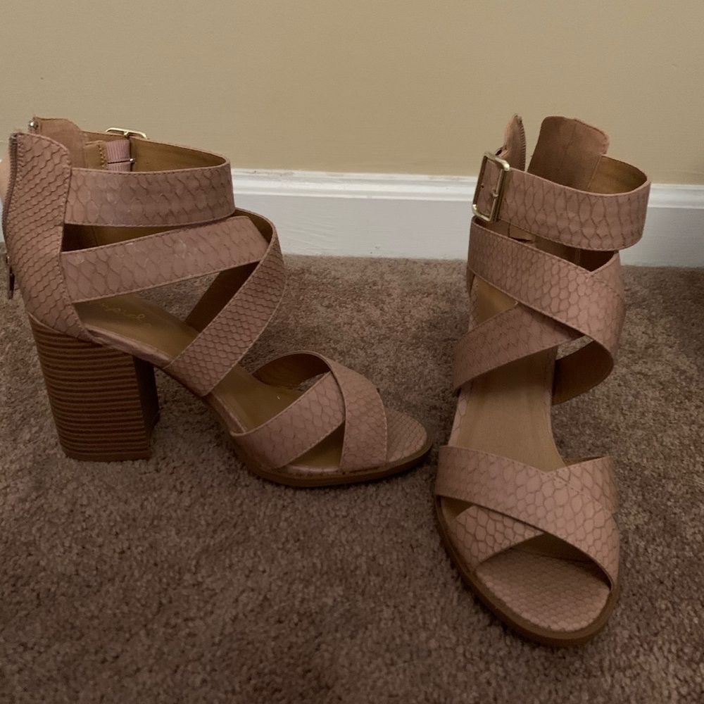 Beige snake print heels